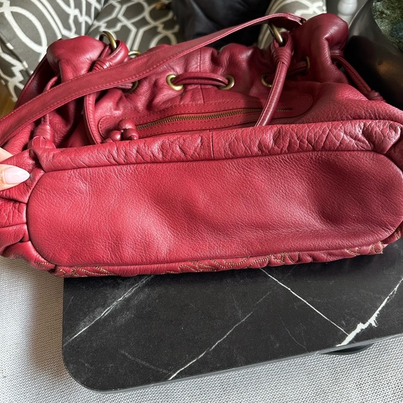 RARE Isabella Fiore Red Quilted Leather Song Bird Embroidered Bag. Like new - Picture 11 of 16